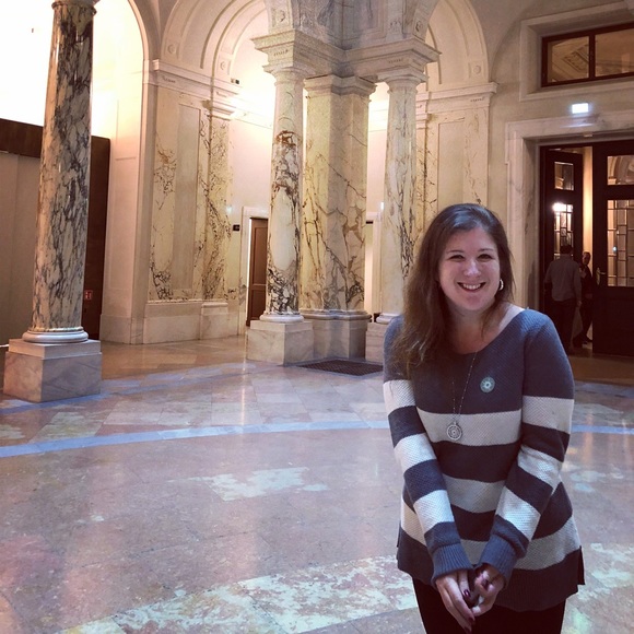 Meet your Posher, Allison - Picture 2 of 2